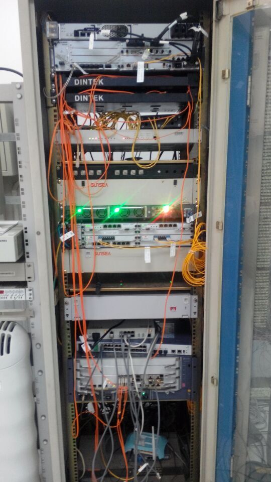 五環(huán)酒店機(jī)房.jpg 五環(huán)酒店機(jī)房.jpg